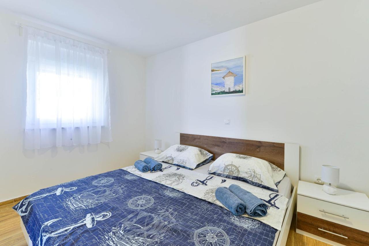 Apartment Duje 2 *