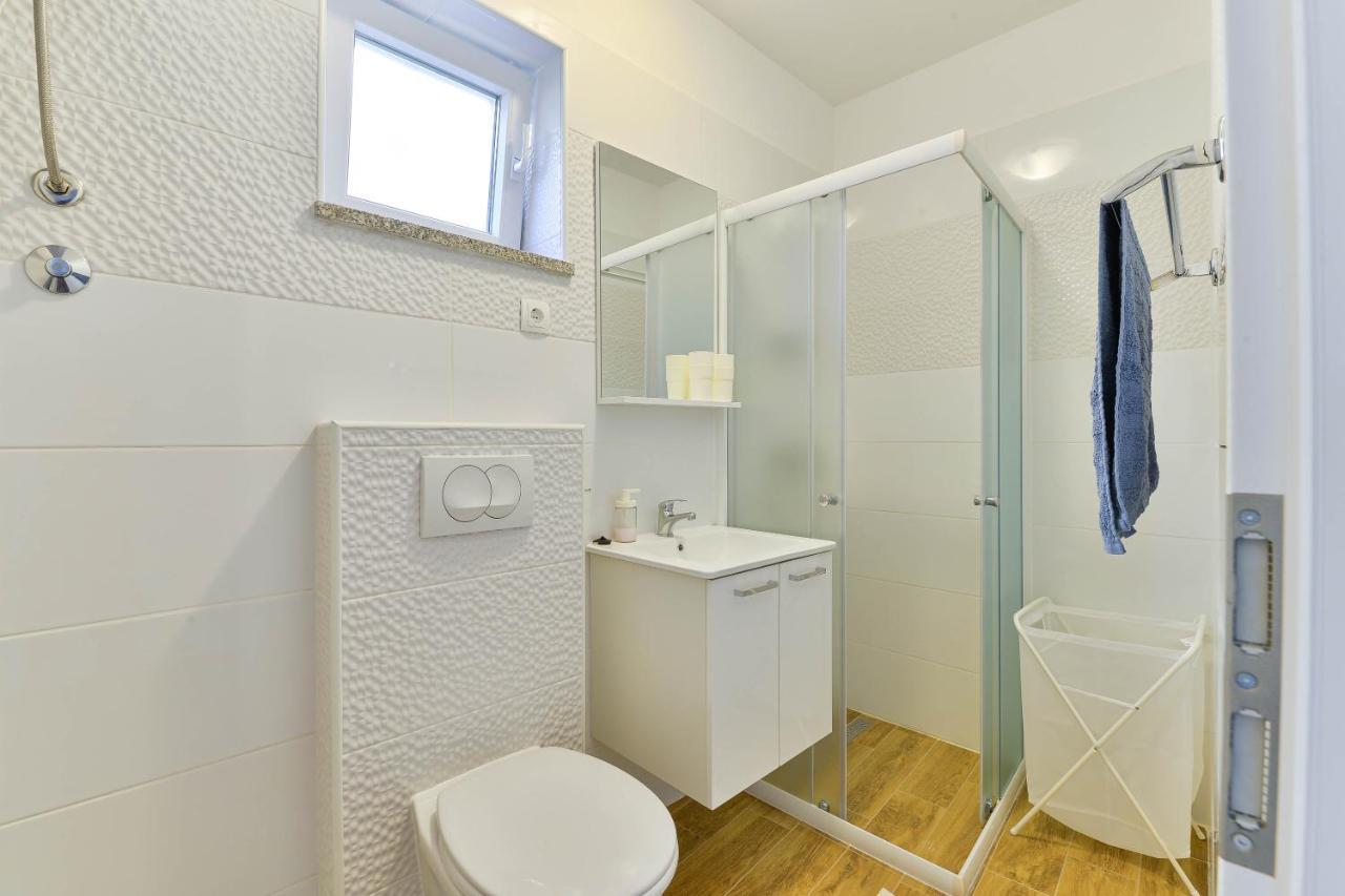 Apartment Duje 2 *